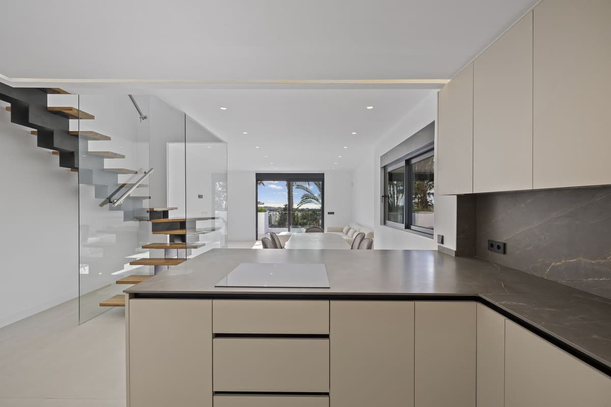 Penthouse Duplex in El Paraiso — photo 4 of 10