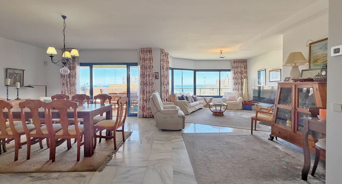 Middle Floor Apartment in Marbella — photo 4 of 10