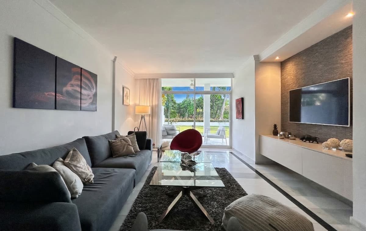 Middle Floor Apartment in Puerto Banús — photo 2 of 10