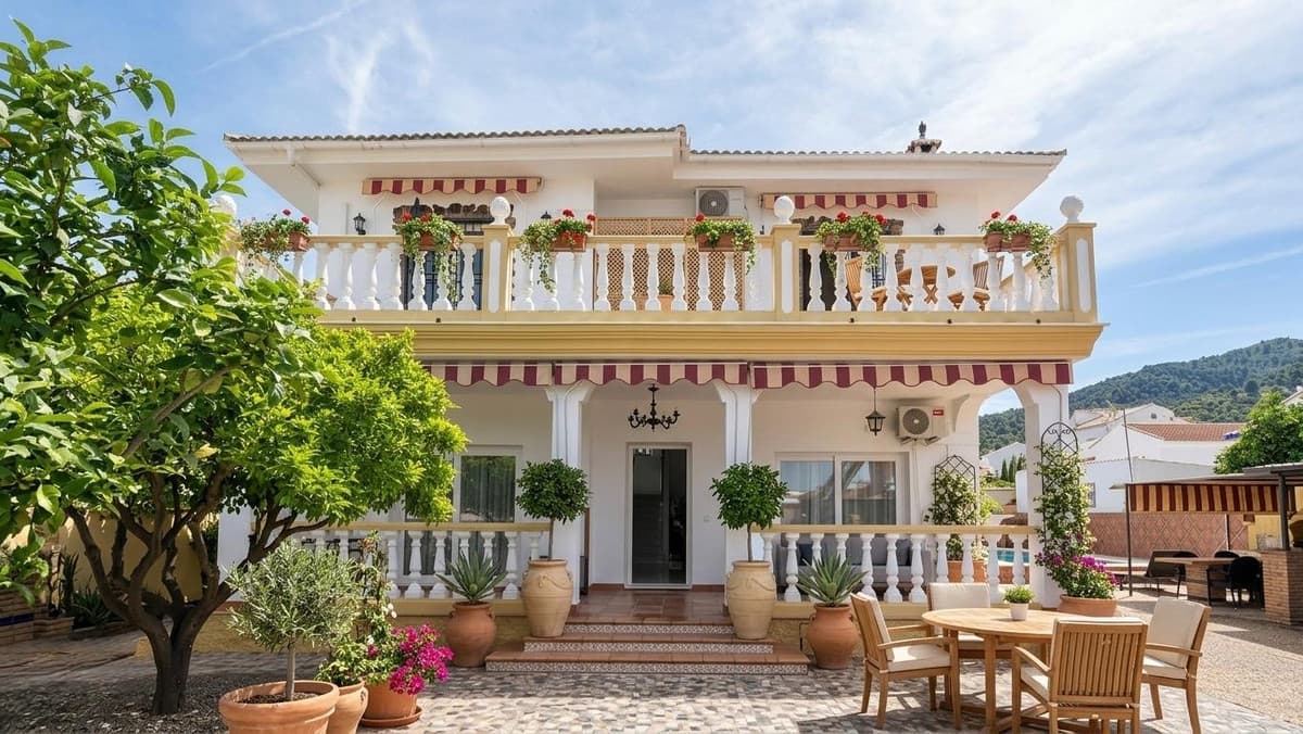 Detached Villa in Alhaurín de la Torre — photo 1 of 10