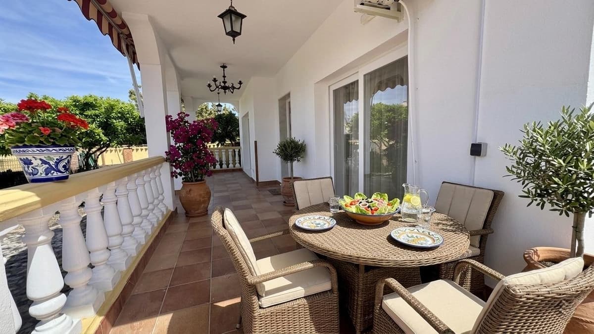 Detached Villa in Alhaurín de la Torre — photo 2 of 10