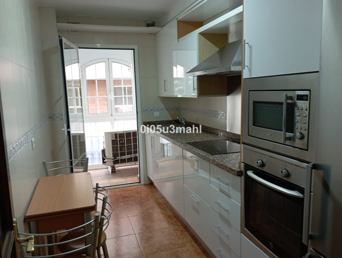 Middle Floor Apartment in La Trinidad — photo 1 of 10