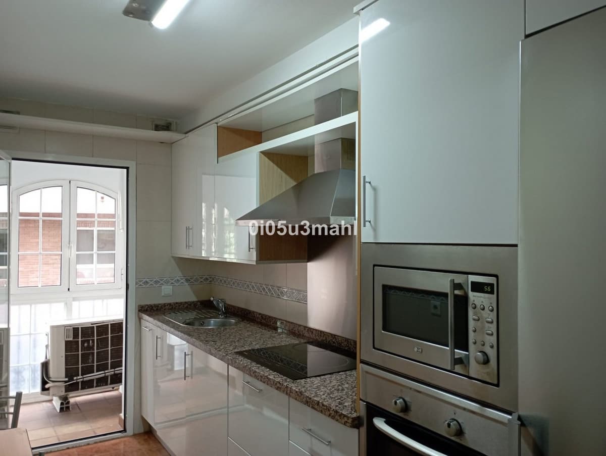 Middle Floor Apartment in La Trinidad — photo 2 of 10