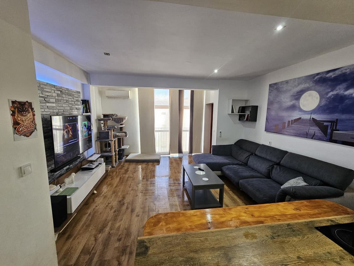 Middle Floor Apartment in La Colina — photo 1 of 10