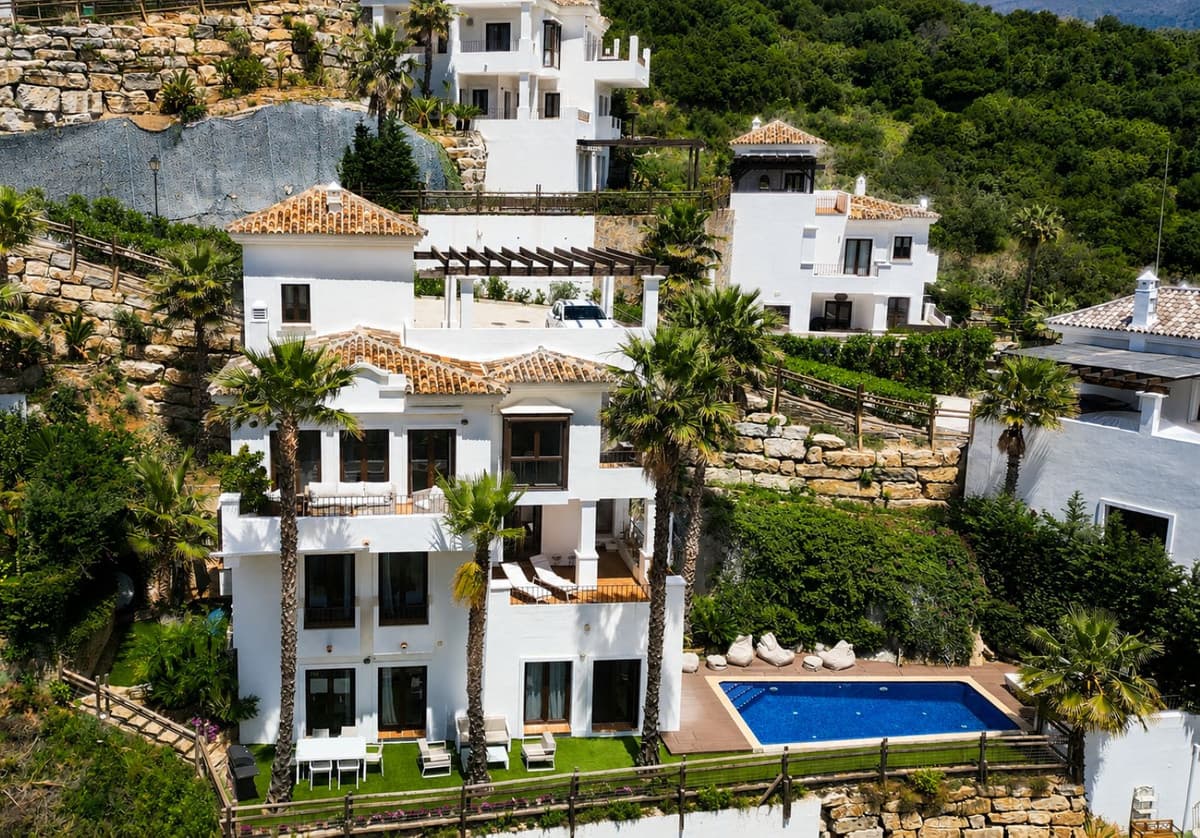 Detached Villa in Benahavís — photo 1 of 10