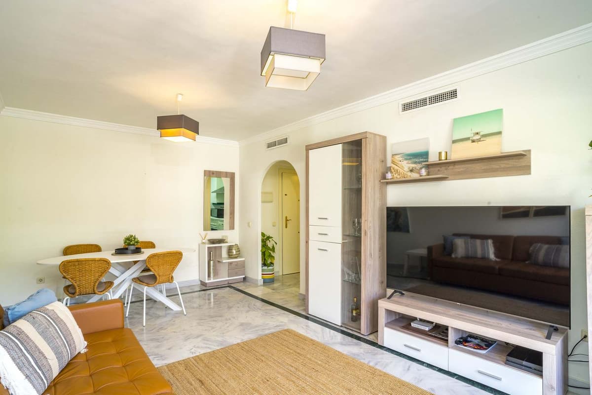Middle Floor Apartment in Marbella — photo 1 of 10