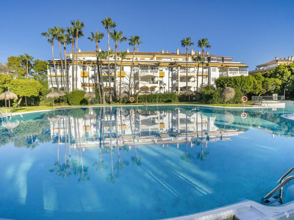Middle Floor Apartment in Marbella — photo 2 of 10