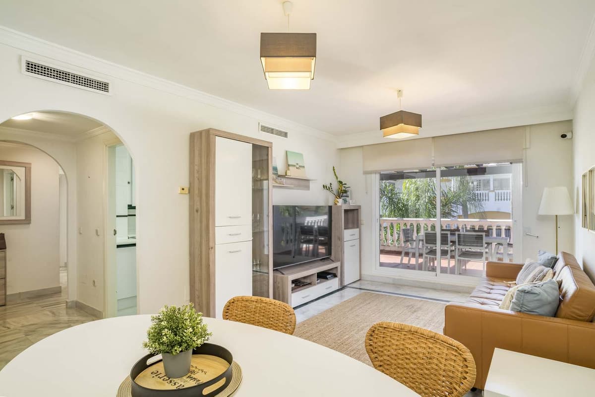 Middle Floor Apartment in Marbella — photo 3 of 10