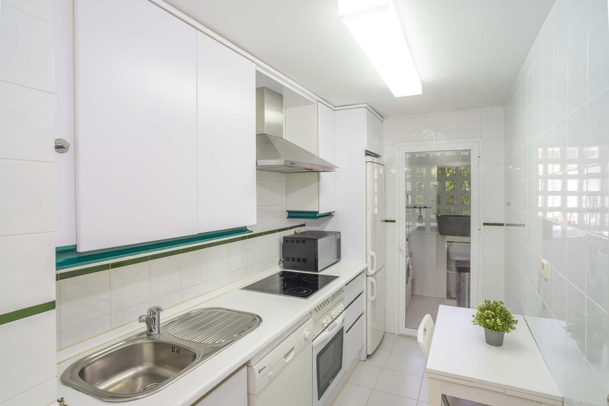 Middle Floor Apartment in Marbella — photo 7 of 10