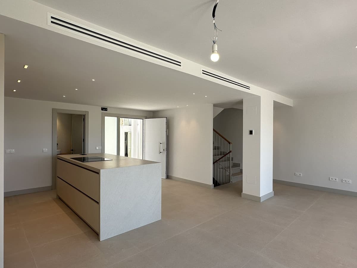 Townhouse in Torrequebrada — photo 10 of 10