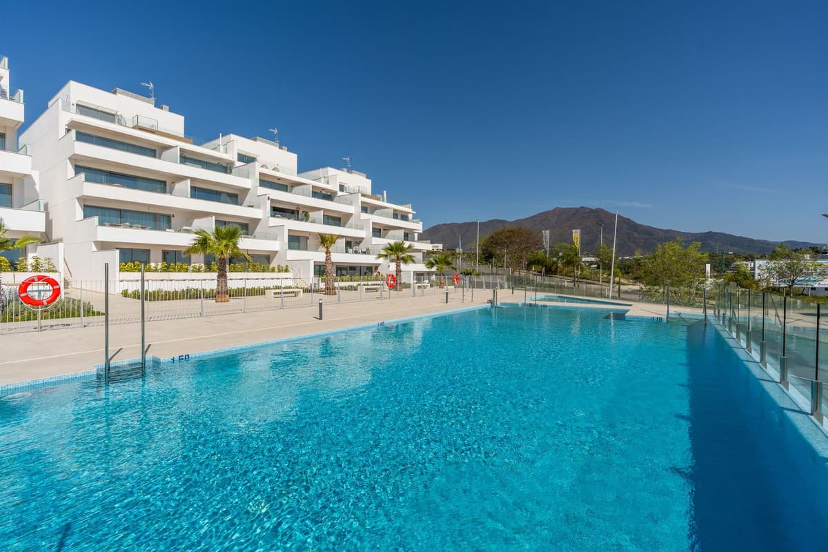 Middle Floor Apartment in Estepona — photo 1 of 10