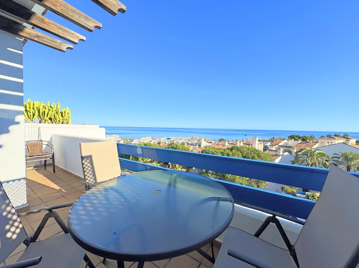 Penthouse in La Duquesa — photo 1 of 10