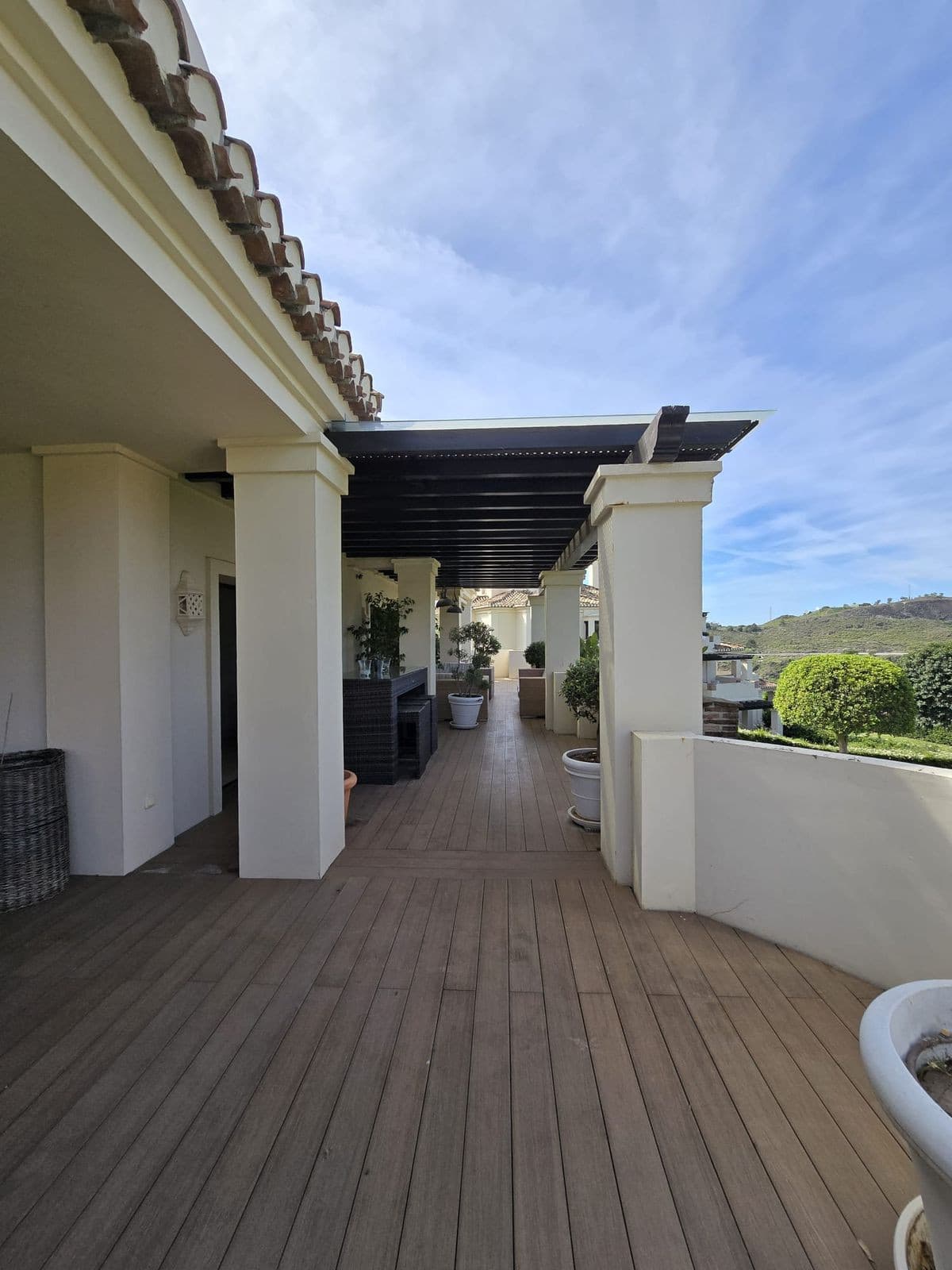 Middle Floor Apartment in Benahavís — photo 4 of 10