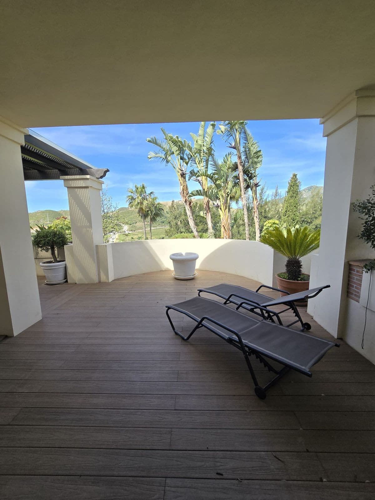 Middle Floor Apartment in Benahavís — photo 7 of 10