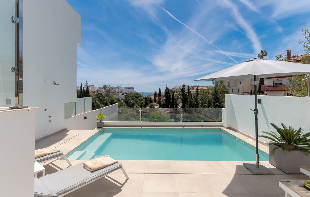 Townhouse in Torreblanca — photo 1 of 10