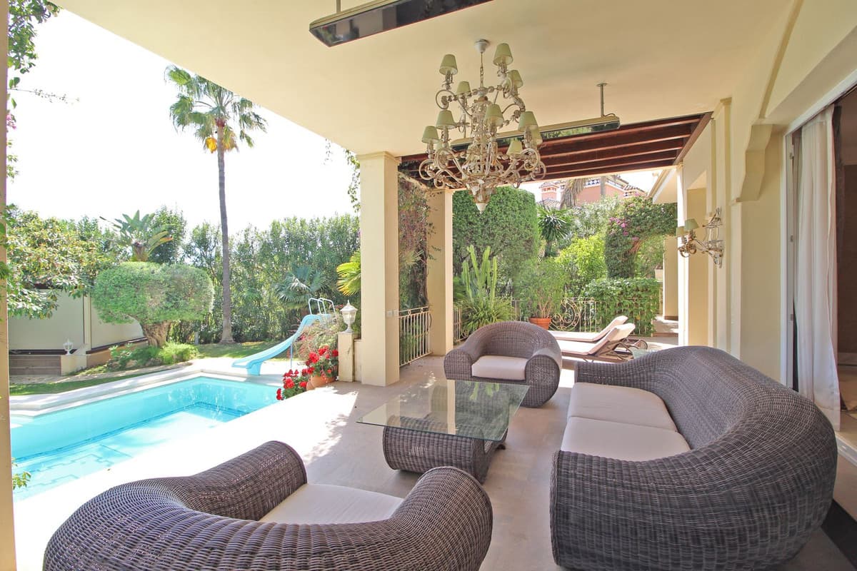 Detached Villa in Bahía de Marbella — photo 2 of 10