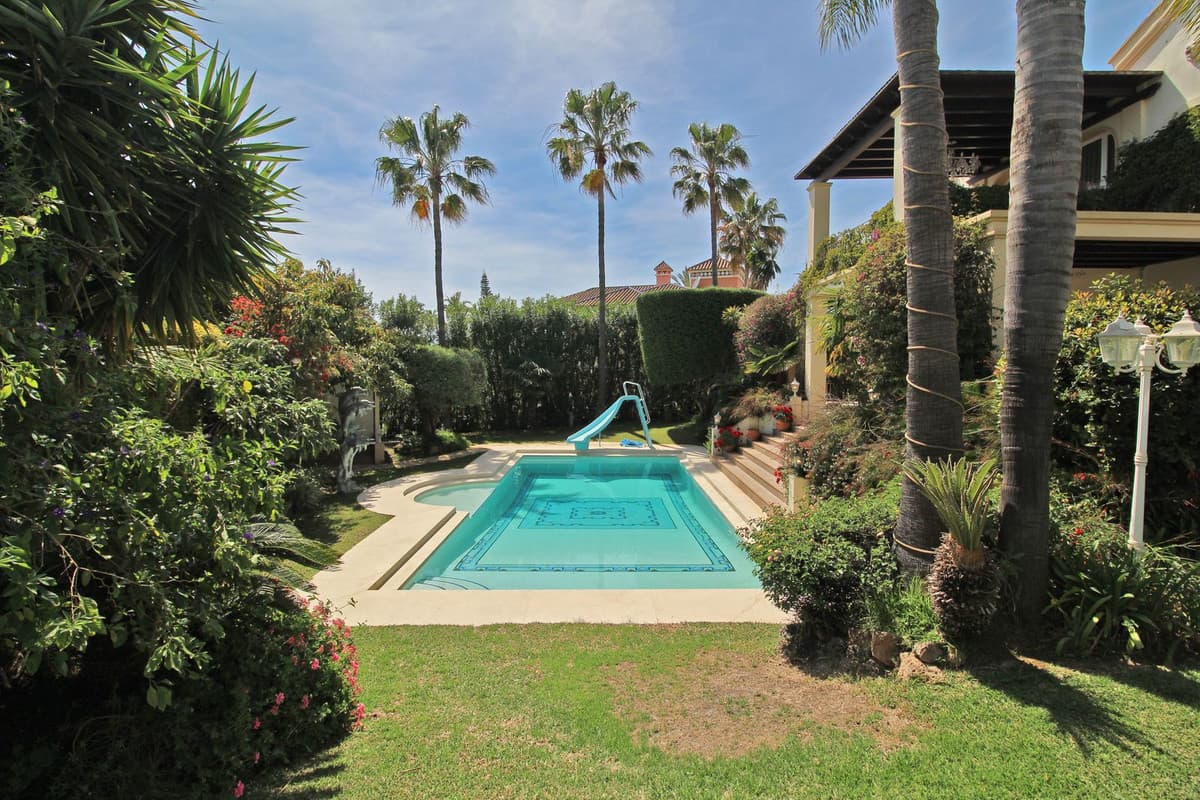 Detached Villa in Bahía de Marbella — photo 3 of 10