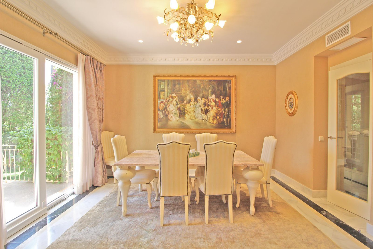 Detached Villa in Bahía de Marbella — photo 7 of 10