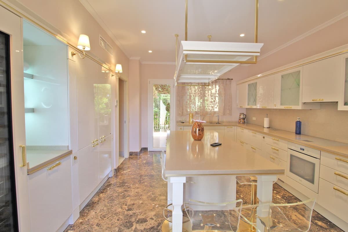 Detached Villa in Bahía de Marbella — photo 9 of 10
