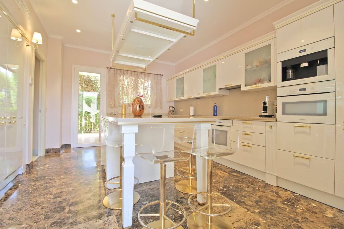 Detached Villa in Bahía de Marbella — photo 10 of 10