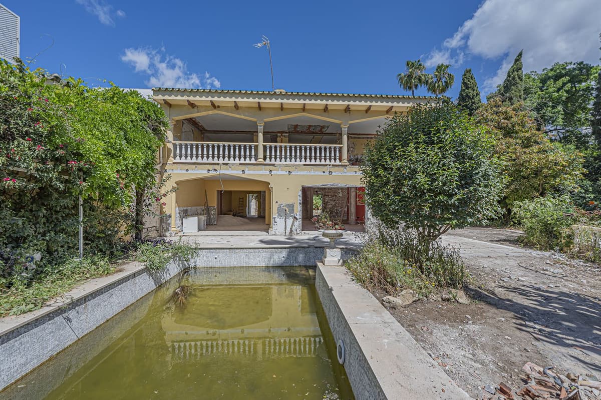 Semi-Detached House in Nagüeles — photo 1 of 10
