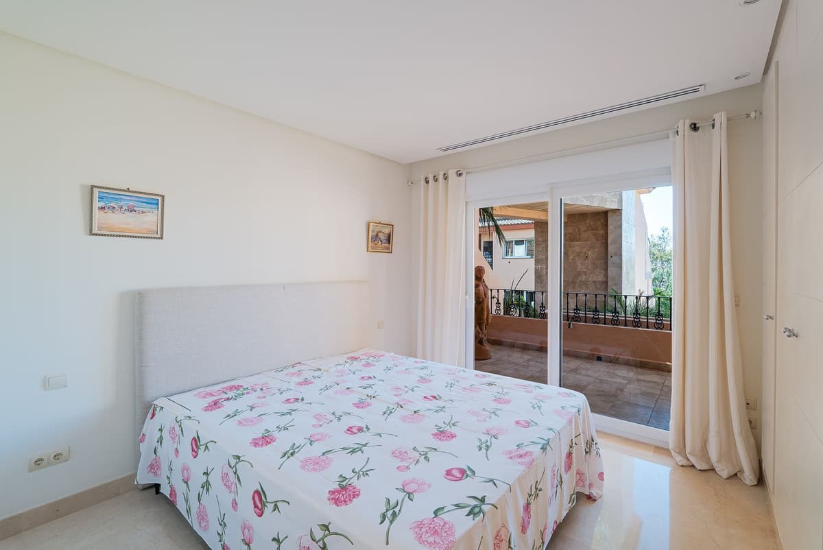 Ground Floor Apartment in Nueva Andalucía — photo 5 of 10