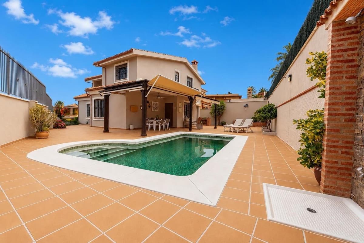 Detached Villa in Alhaurín de la Torre — photo 1 of 10