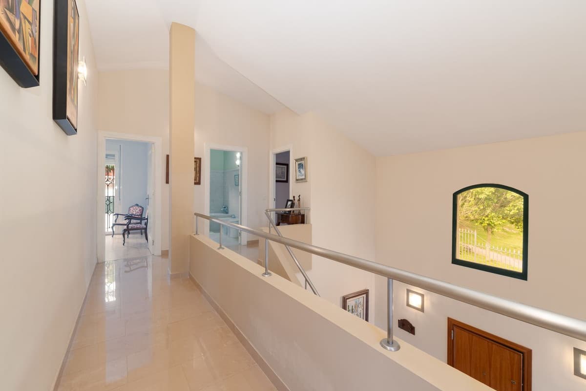 Detached Villa in Alhaurín de la Torre — photo 2 of 10
