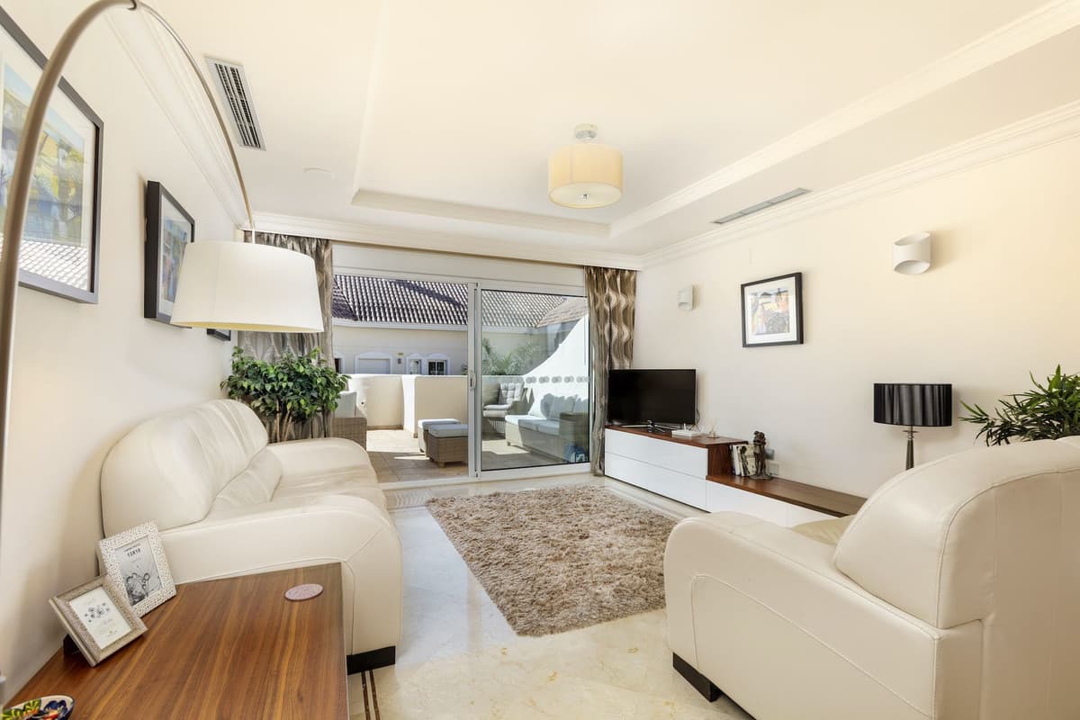 Middle Floor Apartment in Nueva Andalucía — photo 2 of 10