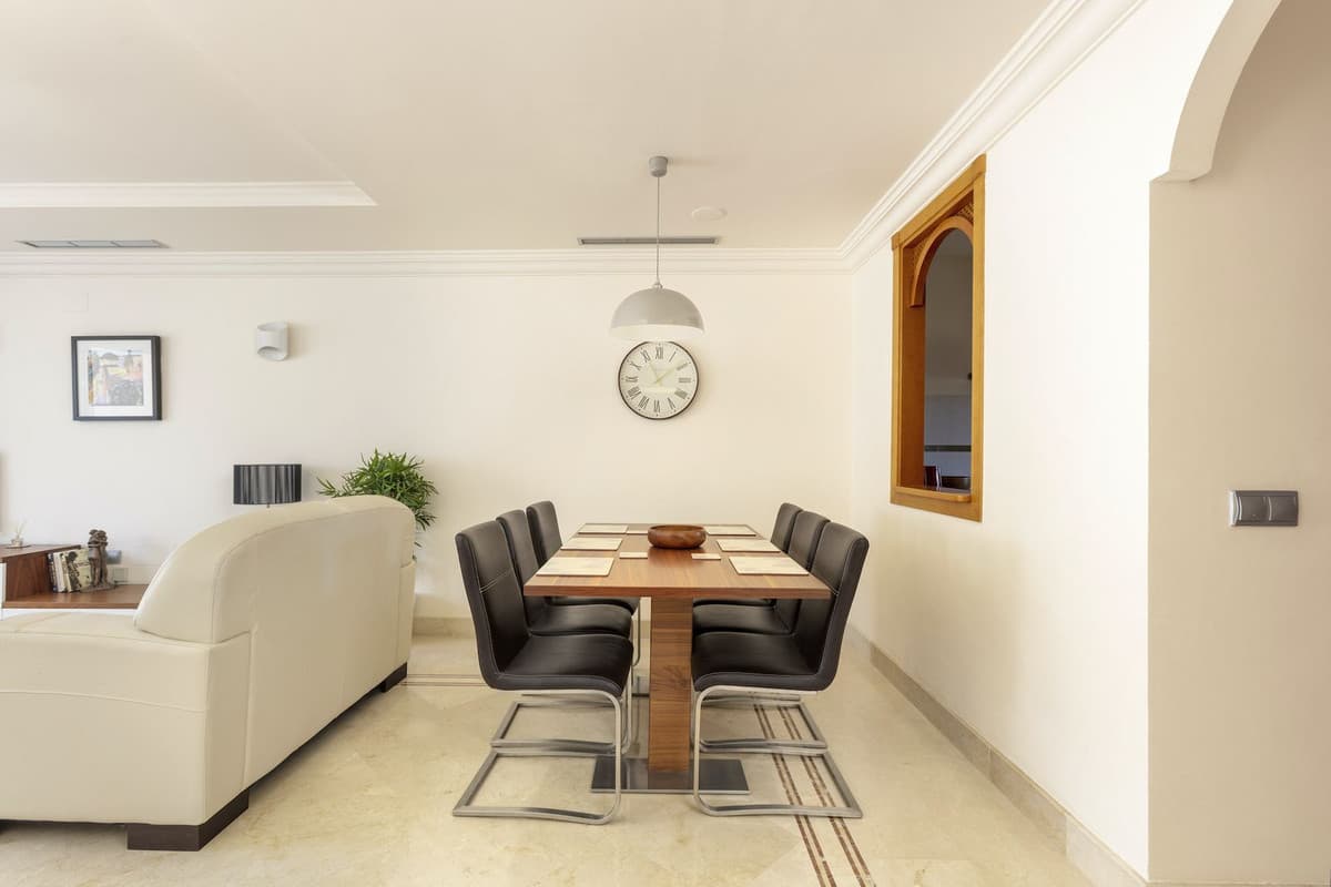 Middle Floor Apartment in Nueva Andalucía — photo 5 of 10