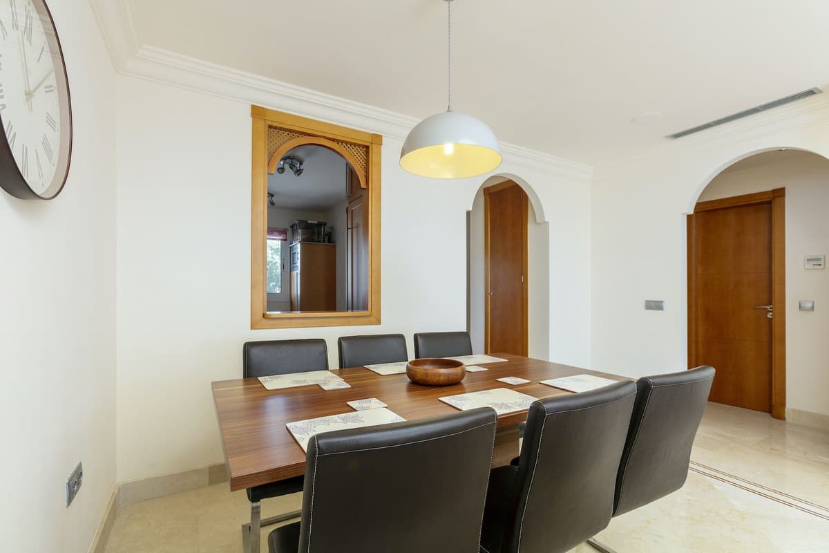 Middle Floor Apartment in Nueva Andalucía — photo 7 of 10