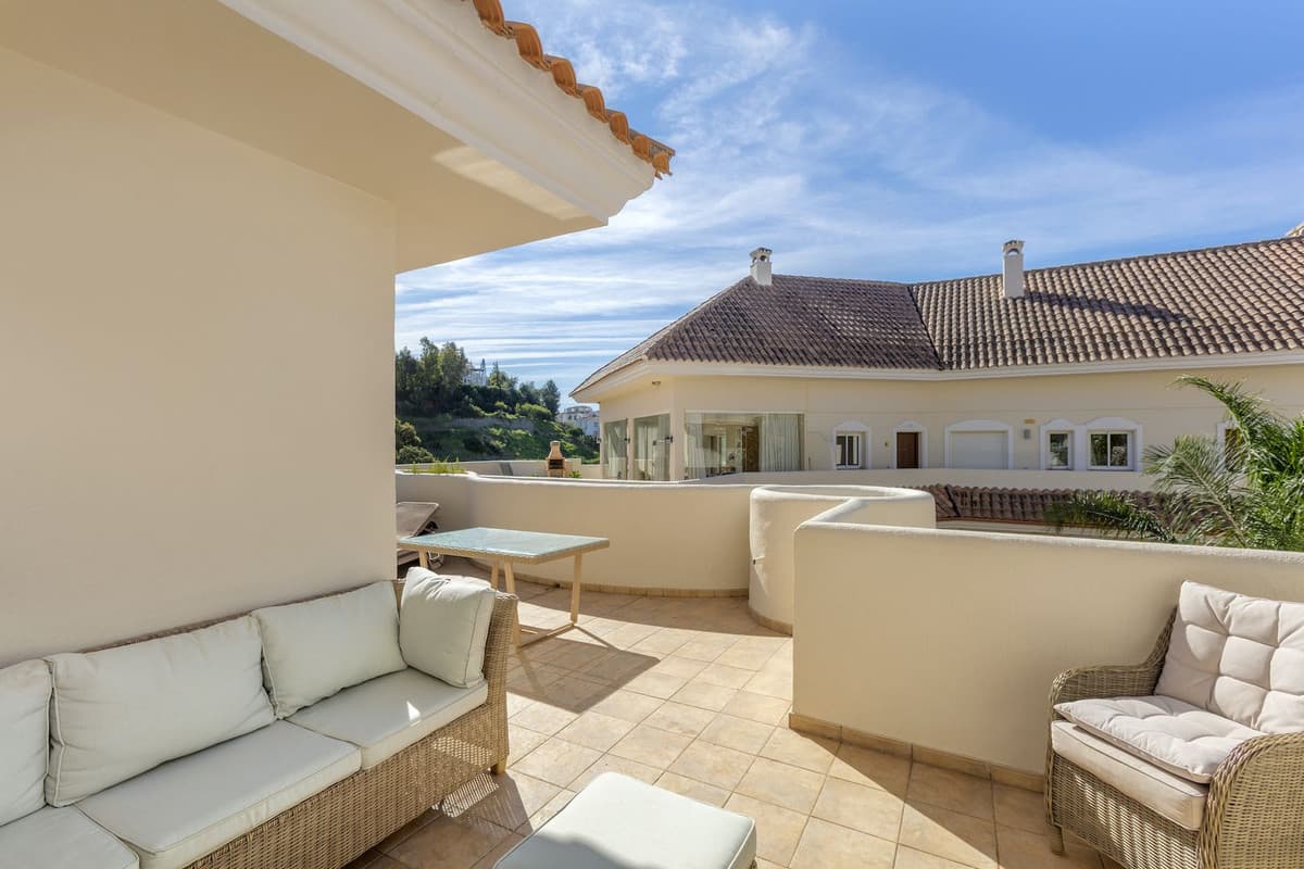 Middle Floor Apartment in Nueva Andalucía — photo 9 of 10