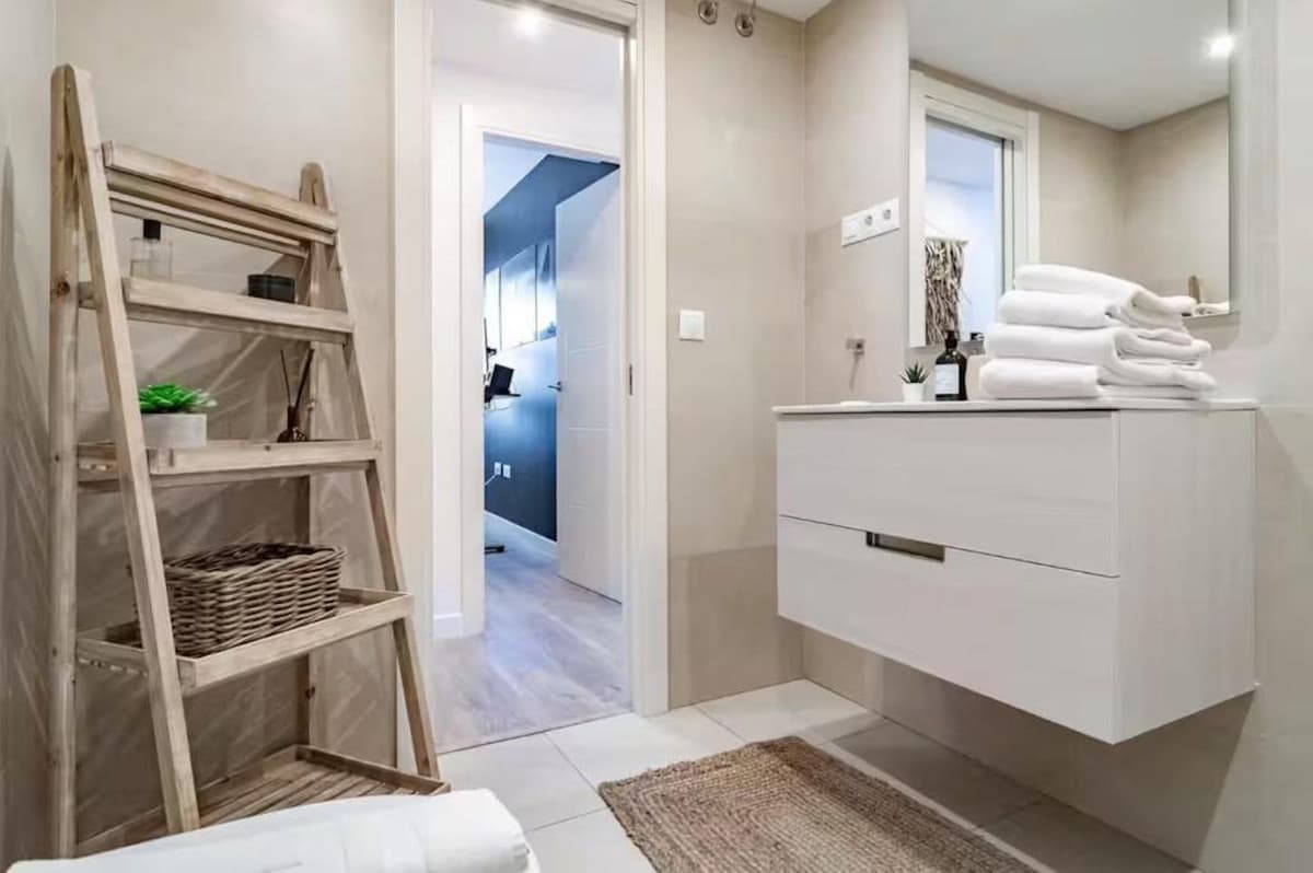 Middle Floor Apartment in Nueva Andalucía — photo 8 of 10