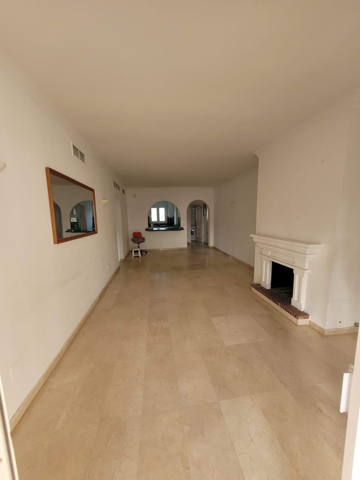 Middle Floor Apartment in Estepona — photo 1 of 10
