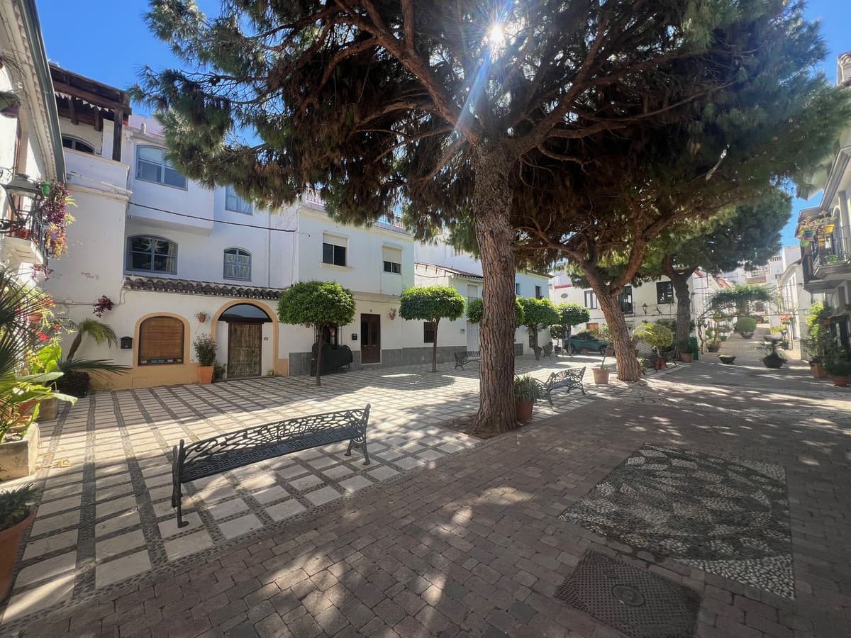 Semi-Detached House in Estepona — photo 1 of 10