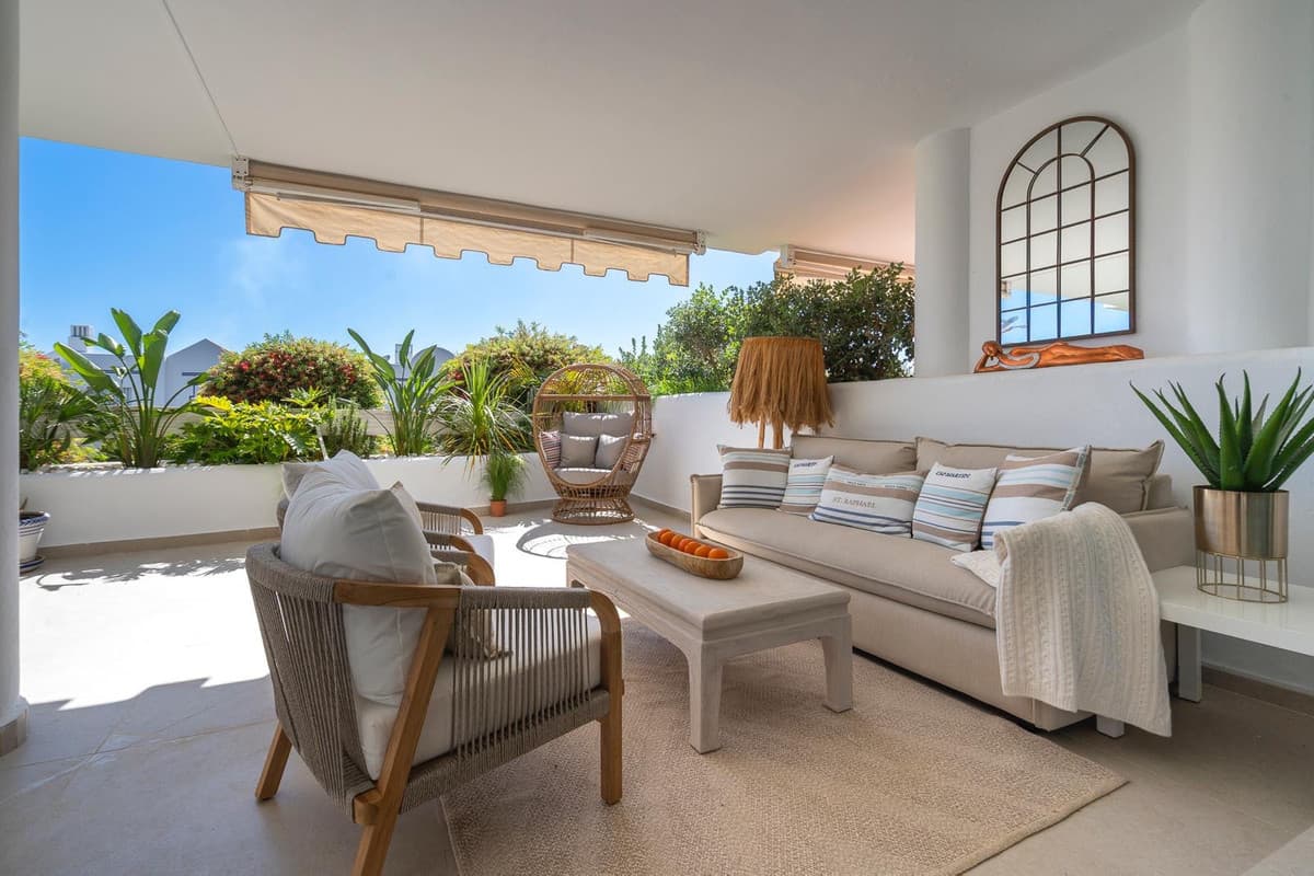 Middle Floor Apartment in Nueva Andalucía — photo 3 of 10