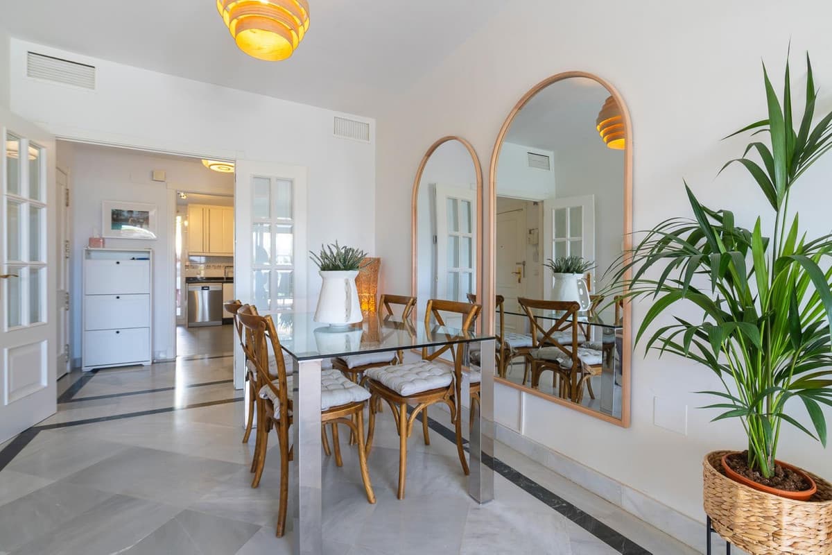 Middle Floor Apartment in Nueva Andalucía — photo 8 of 10