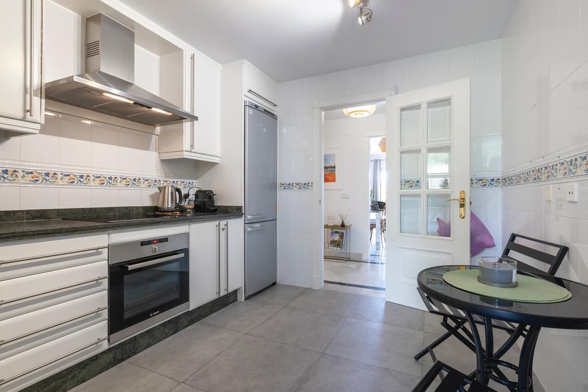 Middle Floor Apartment in Nueva Andalucía — photo 9 of 10