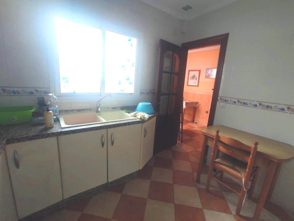 Townhouse in Capuchinos — photo 4 of 10