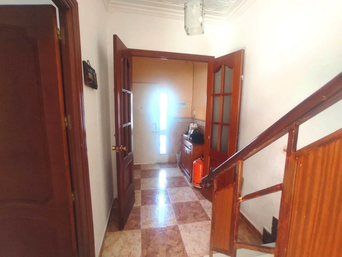 Townhouse in Capuchinos — photo 5 of 10