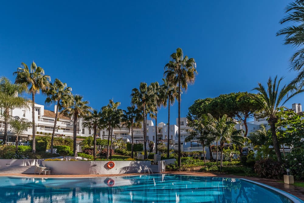 Penthouse in Elviria — photo 1 of 10