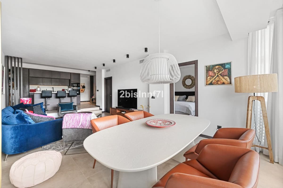 Top Floor Apartment in Elviria — photo 2 of 10