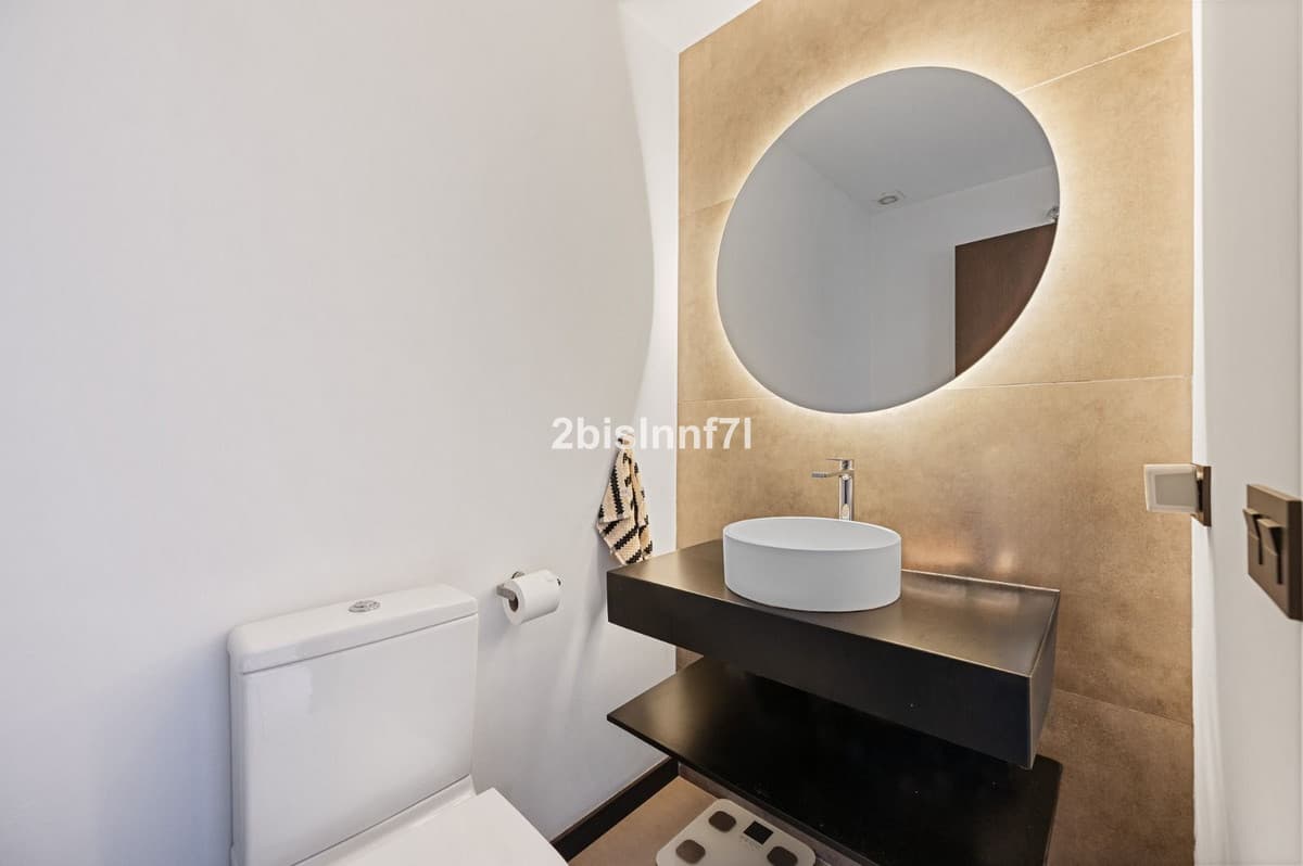 Top Floor Apartment in Elviria — photo 9 of 10