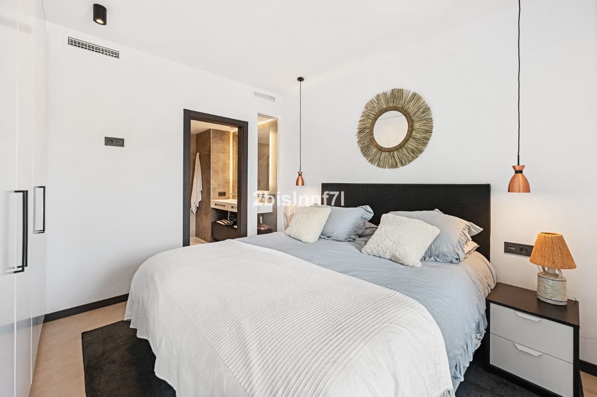 Top Floor Apartment in Elviria — photo 10 of 10