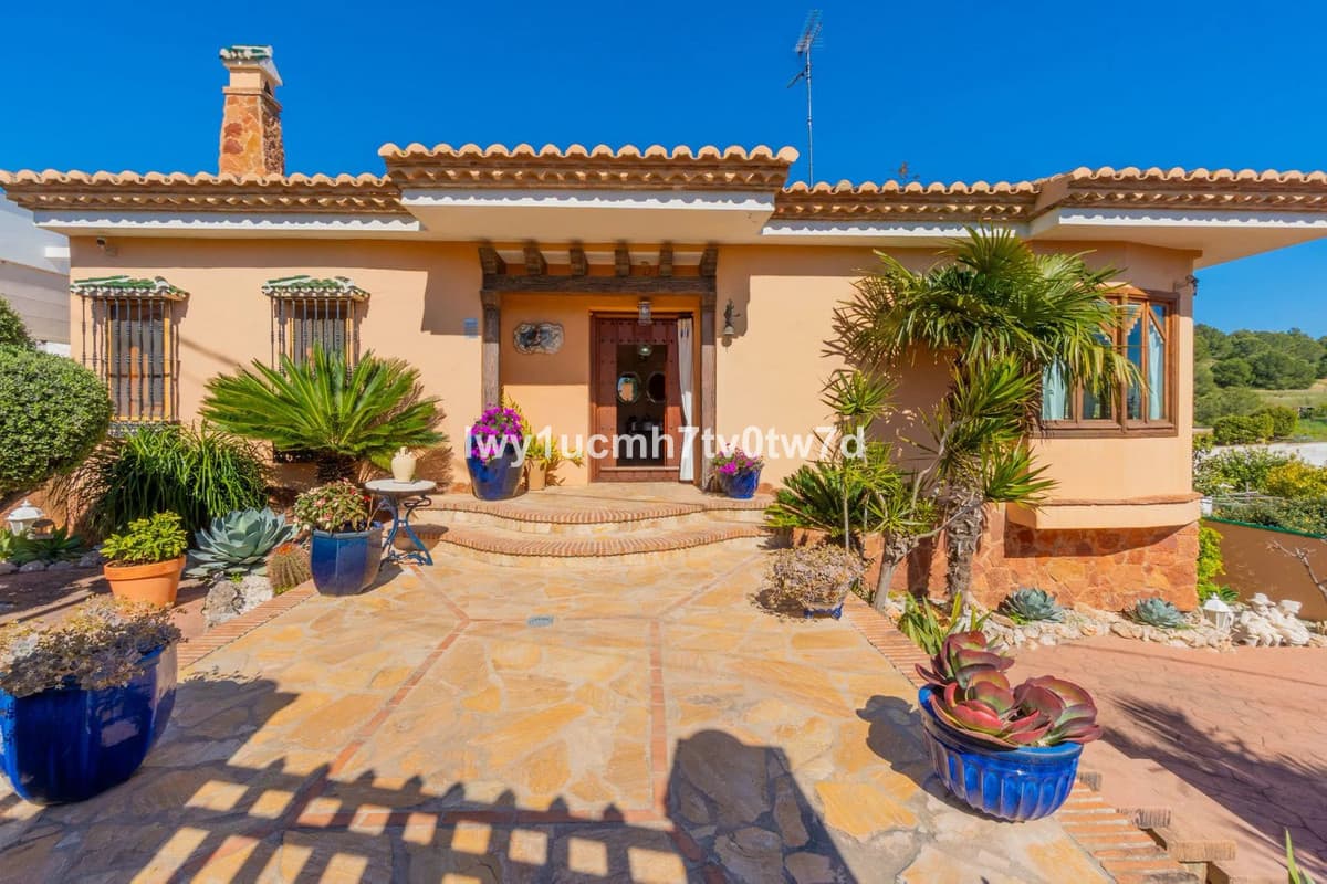 Detached Villa in Torremolinos — photo 8 of 10