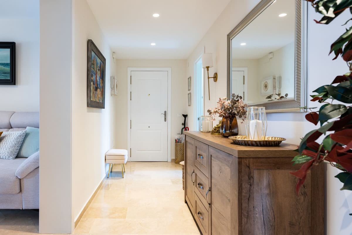 Middle Floor Apartment in Calahonda — photo 9 of 10