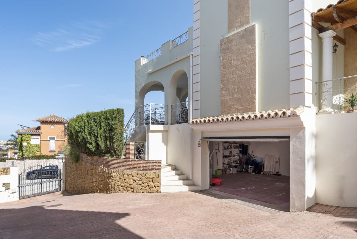 Detached Villa in Cerros del Aguila — photo 6 of 10