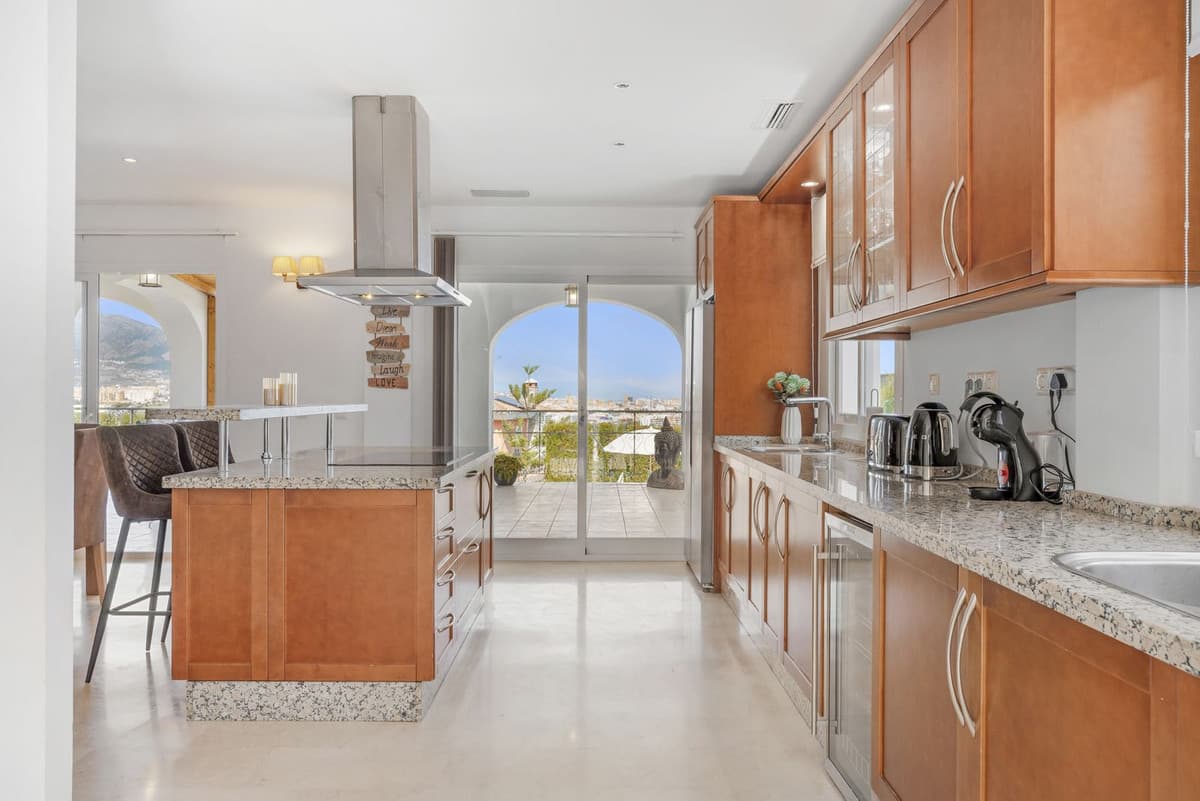 Detached Villa in Cerros del Aguila — photo 8 of 10