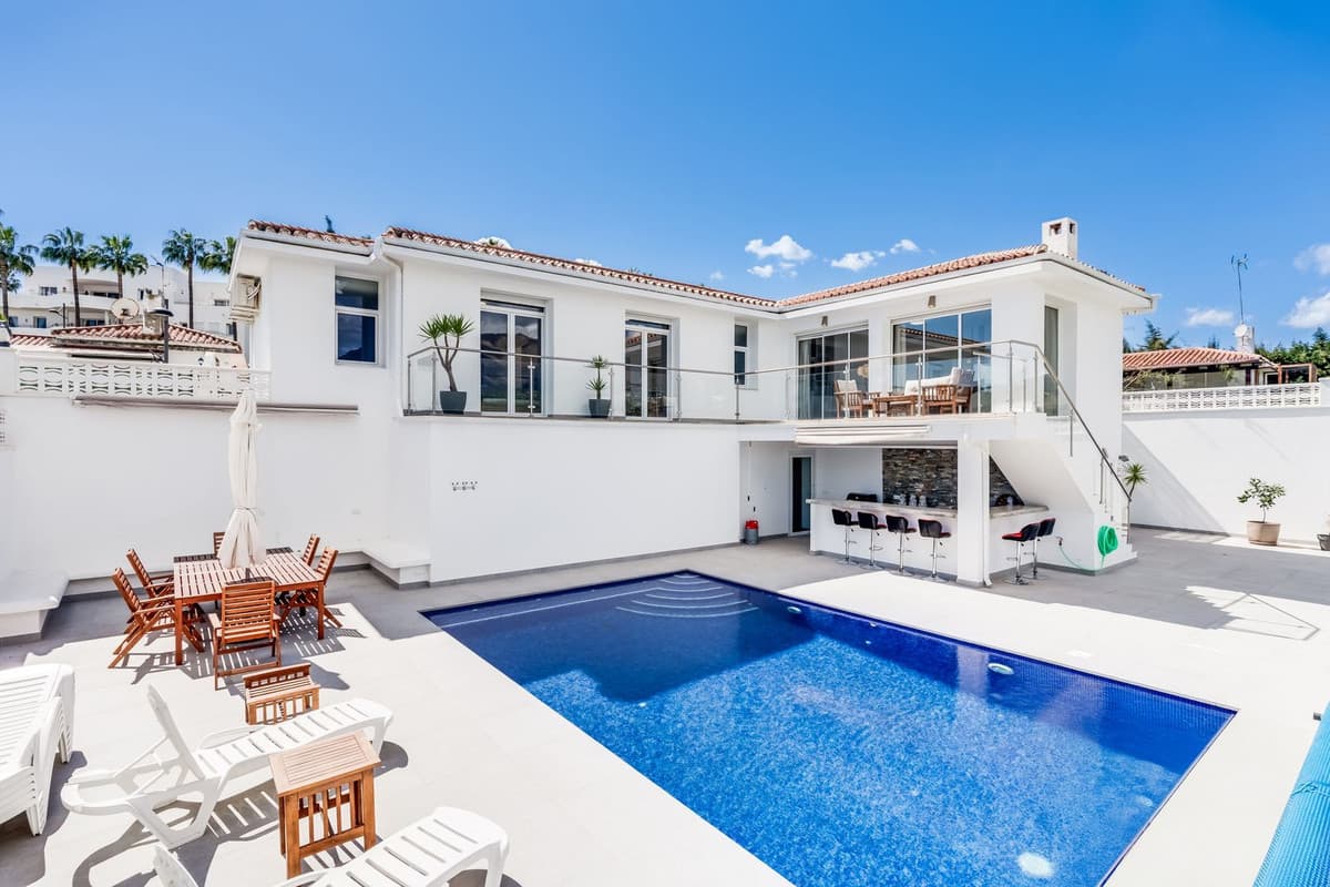 Detached Villa in Estepona — photo 1 of 10