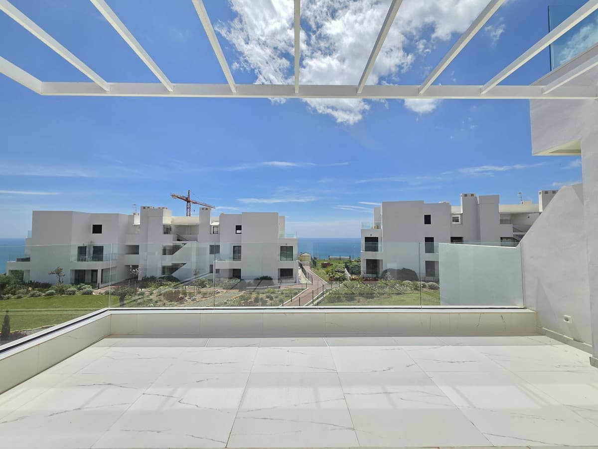 Middle Floor Apartment in Estepona — photo 3 of 10